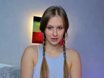 girl
        ella_twinkle cam image #572414