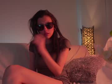 girl
        mystikei cam image #2278554