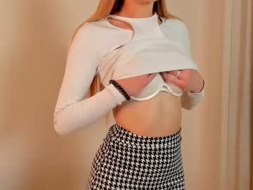 girl
        alexlacey cam image #2727956