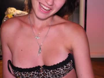girl
        helensheaven cam image #4349618