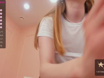 girl
        gentle_riott_ cam image #1828953