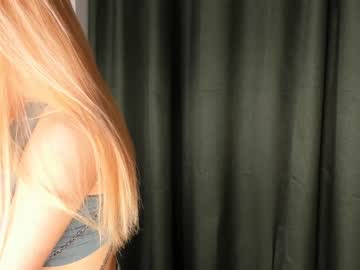 girl
        edwinacornett cam image #4054368