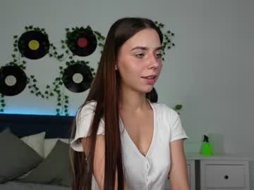 girl
        versace_goldd_ cam image #2006340