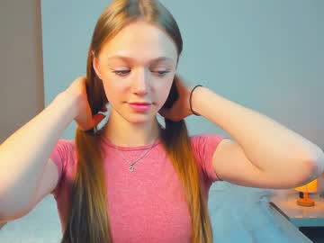 girl
        mia_sea_ cam image #4216690