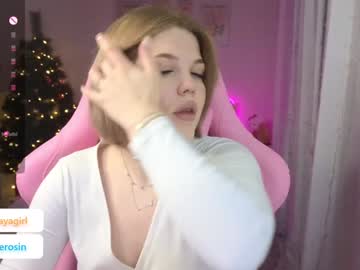girl
        maya_blonde18 cam image #5870244