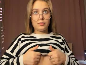 girl
        pewdieevaa cam image #2346114