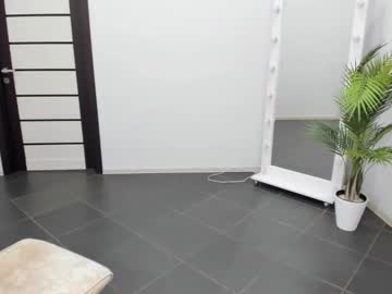 girl
        phoebepaw cam image #5466193