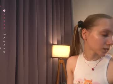 girl
        lyly_bambi cam image #5705398
