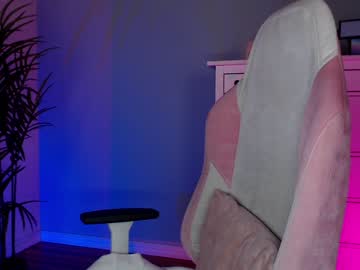 girl
        norma_blum cam image #2335312