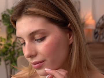 girl
        refined_style cam image #5150935