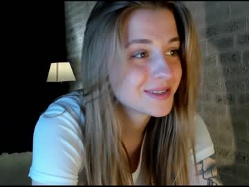girl
        sophie_crashh cam image #1540276