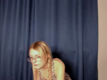 girl
        kaitblush cam image #183087