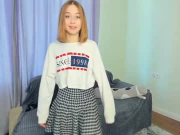 girl
        adelveigel cam image #2120436