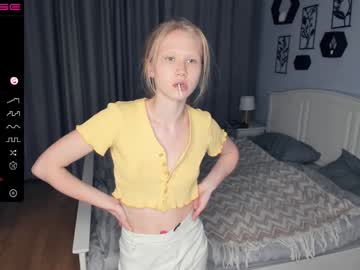 girl
        dexterity_of_love cam image #5073615