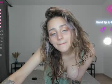 girl
        crazy_paw_lina cam image #1679413