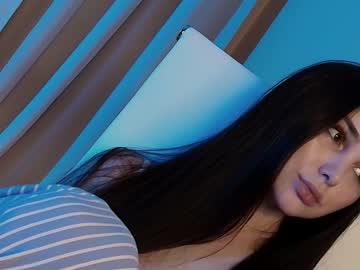 girl
        hollyextra cam image #6790265