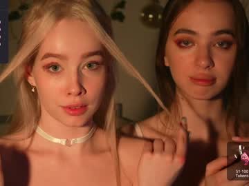 girl
        mother__of__dragons cam image #2748077