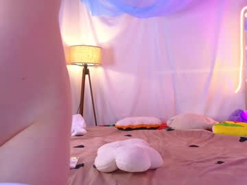 girl
        alisia_spinnet cam image #4957597