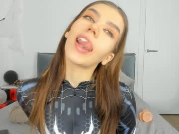 girl
        jenie_fire cam image #5503610
