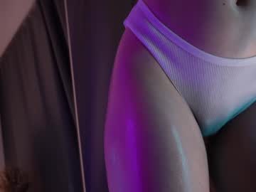 girl
        anna_royal_ cam image #4673929