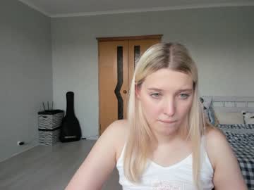 girl
        belle_ellie cam image #1912510