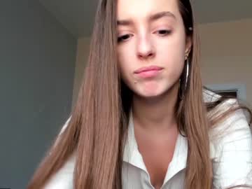 girl
        coy_amina_ cam image #755052