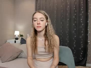 girl
        shelbywheatwillow cam image #2909630
