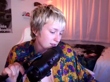 girl
        laylas_universe cam image #2888150