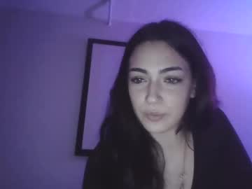 girl
        ashxlynnn cam image #6291365