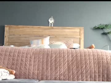 couple
        mssbb cam image #6047277