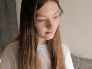 girl
        ohwherearemymanners cam image #3978356