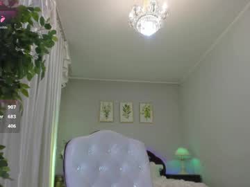 girl
        flower_nicole cam image #6939123