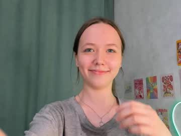 girl
        fly_best cam image #5795896