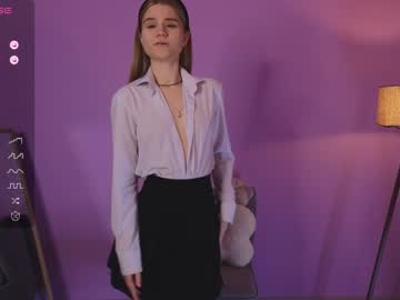 girl
        alisia_spinnet cam image #3061106