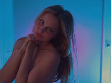 girl
        lola_jd cam image #3775580
