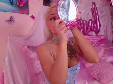 girl
        jollly_belle cam image #6484171