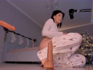 girl
        aerri_lee cam image #432752