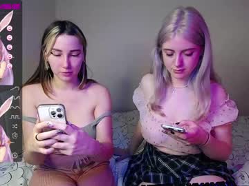couple
        melnextd cam image #388136