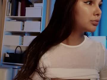 girl
        hollyextra cam image #6224953