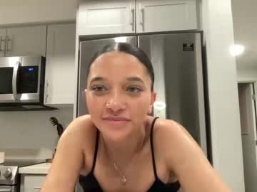 girl
        ittybity115598 cam image #911448