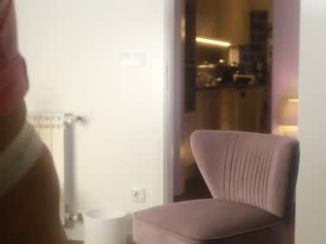 girl
        hatnbelt cam image #1031503