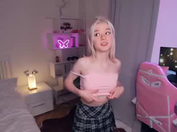 girl
        winky_pink cam image #4681563