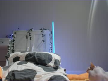 girl
        vikkykitten cam image #3024629