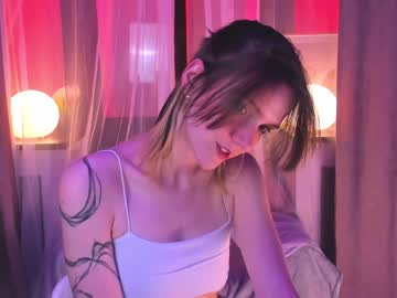 girl
        raypeach cam image #606239