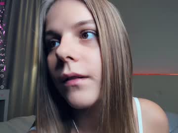 girl
        erline_may cam image #3887547