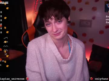 girl
        laylas_universe cam image #199518
