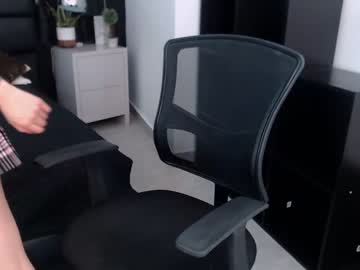 girl
        annaliese_bach cam image #1909073