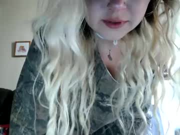 girl
        kipsy420 cam image #6769387
