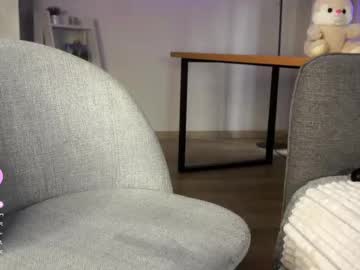 girl
        mineliaaa cam image #6793649