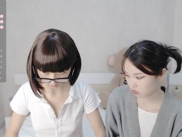 girl
        little_yena cam image #2799906
